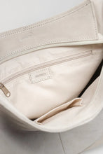 Afbeelding in Gallery-weergave laden, DSTRCT Exclusive suede schoudertas Beige