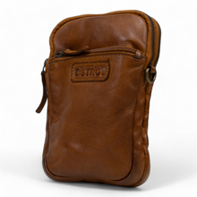 Afbeelding in Gallery-weergave laden, DSTRCT Schoudertas Telefoontasje HARRINGTON ROAD Cognac 359730.30