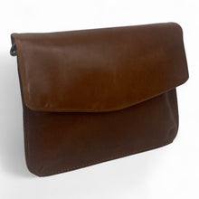 Afbeelding in Gallery-weergave laden, DSTRCT Alba Chique Clutch Cognac
