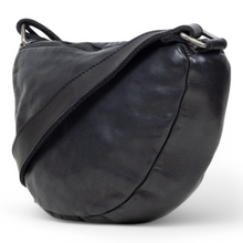 Afbeelding in Gallery-weergave laden, DSTRCT Harrington Road Half Moonbag Black 351930.10
