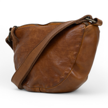 Afbeelding in Gallery-weergave laden, DSTRCT Harrington Road  Half Moonbag Cognac 351930.30

