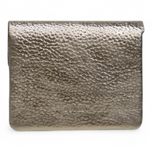 Afbeelding in Gallery-weergave laden, DSTRCT Floater Field wallet Gold 512930.00
