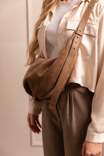 Afbeelding in Gallery-weergave laden, DSTRCT Portland Road Buidel Taupe 128940.25
