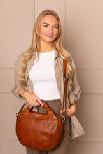 Afbeelding in Gallery-weergave laden, DSTRCT Harrington Road Cognac Moonbag 353230.30
