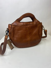 Afbeelding in Gallery-weergave laden, DSTRCT Harrington Road Cognac Moonbag 353230.30
