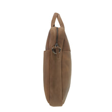 Afbeelding in Gallery-weergave laden, DSTRCT Laptoptas Fletcher Street 17 inch cognac
