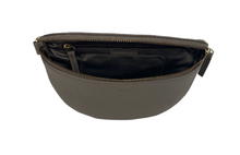 Afbeelding in Gallery-weergave laden, DSTRCT Floater Field Schoudertas Clutch Two Straps Taupe
