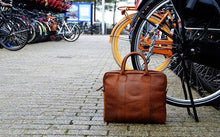 Afbeelding in Gallery-weergave laden, DSTRCT Laptoptas LIMITED 14 inch cognac
